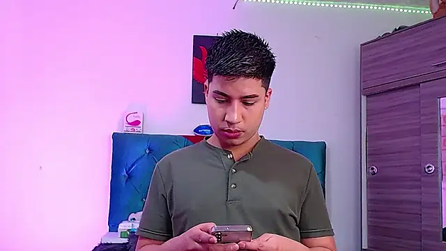 Snapshot of Randy_horny chatting on 02-05-26, 05:09 Randy horny online show from 02-05-26, 05:09