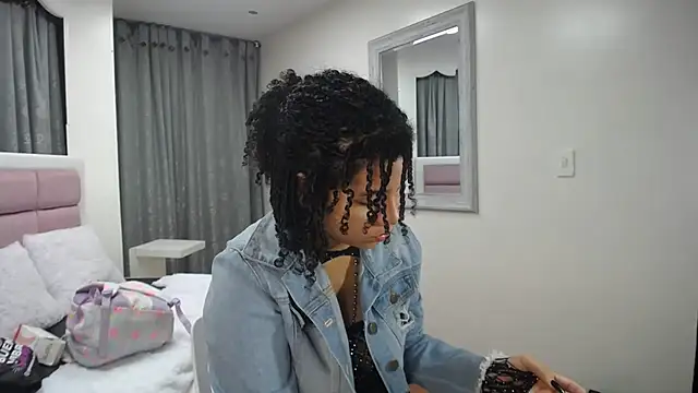Snapshot of Mayaa_ross chatting on 02-04-25, 12:40 Mayaa ross online show from 02-04-25, 12:40