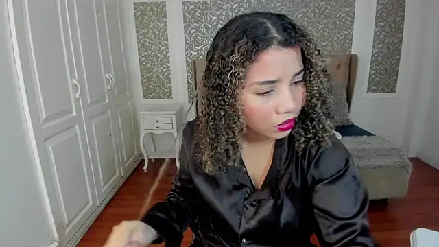 Snapshot of Mayaa_ross chatting on 10-10-25, 02:56 Mayaa ross online show from 10-10-25, 02:56