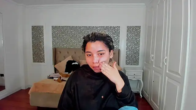 Snapshot of Mayaa_ross chatting on 09-26-25, 03:35 Mayaa ross online show from 09-26-25, 03:35