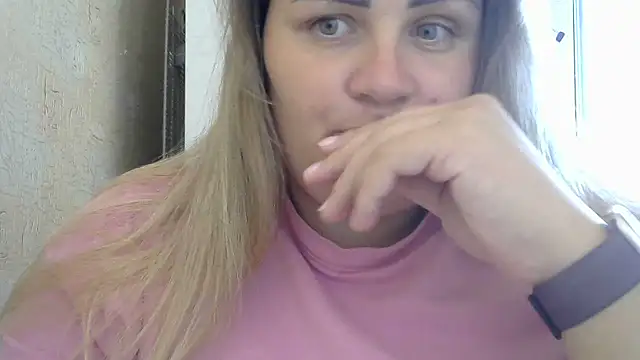 Snapshot of Honeydew-Waves chatting on 09-16-25, 10:27 Honeydew-Waves online show from 09-16-25, 10:27