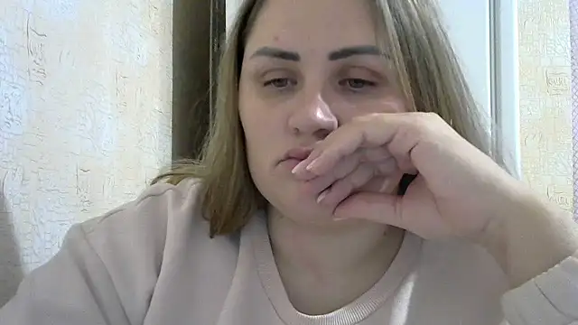 Snapshot of Honeydew-Waves chatting on 12-10-24, 06:44 Honeydew-Waves online show from 12-10-24, 06:44