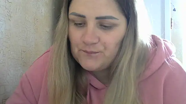 Snapshot of Honeydew-Waves chatting on 10-03-25, 09:00 Honeydew-Waves online show from 10-03-25, 09:00