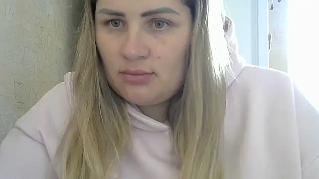 Snapshot of Honeydew-Waves chatting on 10-13-25, 07:21 Honeydew-Waves online show from 10-13-25, 07:21