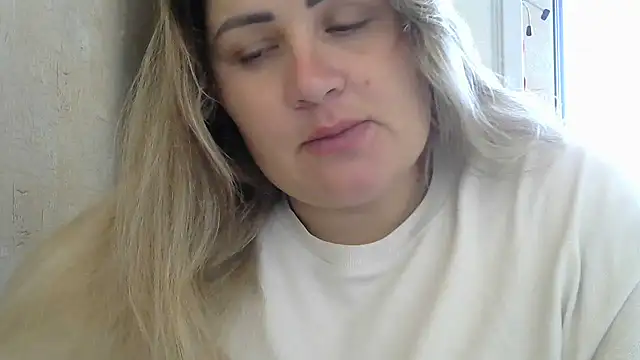 Snapshot of Honeydew-Waves chatting on 09-11-25, 05:40 Honeydew-Waves online show from 09-11-25, 05:40