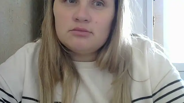 Snapshot of Honeydew-Waves chatting on 10-27-25, 09:43 Honeydew-Waves online show from 10-27-25, 09:43