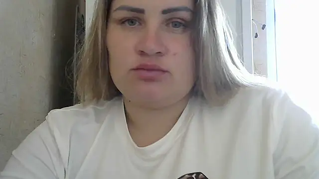 Snapshot of Honeydew-Waves chatting on 09-15-25, 06:03 Honeydew-Waves online show from 09-15-25, 06:03