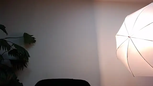 Snapshot of brendamaz chatting on 03-12-25, 12:36 brendamaz online show from 03-12-25, 12:36