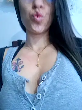 Snapshot of VALERY-03_ chatting on 10-10-25, 12:06 VALERY-03 online show from 10-10-25, 12:06