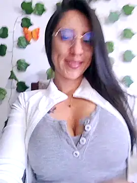 Snapshot of VALERY-03_ chatting on 09-22-25, 12:00 VALERY-03 online show from 09-22-25, 12:00