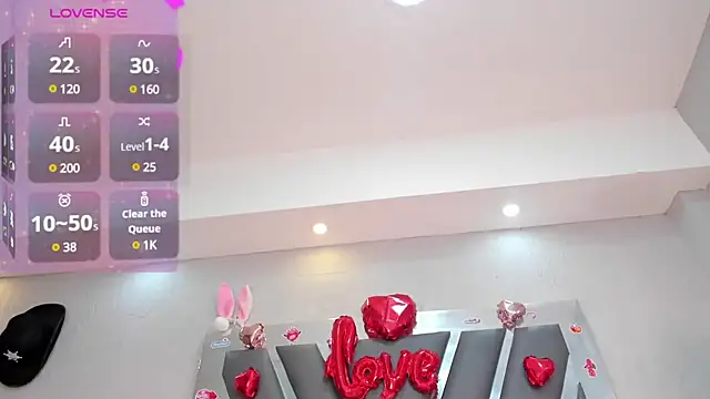  Mia Wallace online show from 02-14-25, 04:09