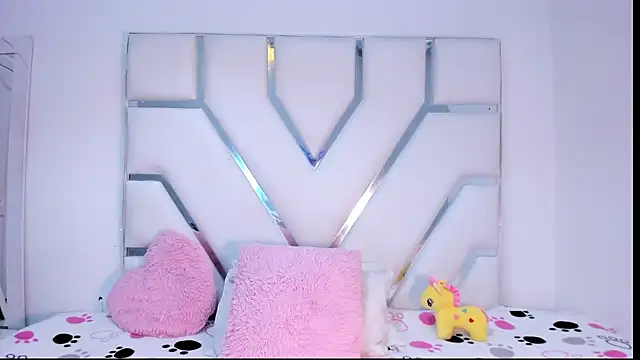  Mia Wallace online show from 01-09-25, 08:33