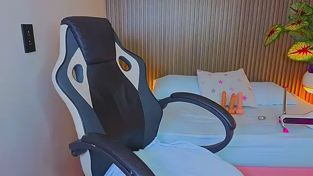 angelica dymond online show from 02-07-26, 12:35