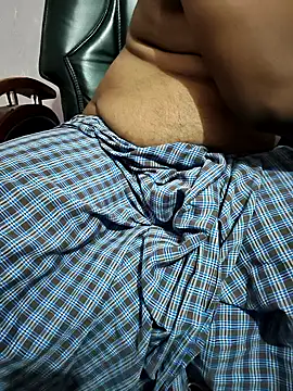 Snapshot of KMRomance chatting on 10-29-25, 02:38 KMRomance online show from 10-29-25, 02:38