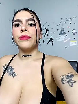 Snapshot of BigTits_Kitty chatting on 10-20-25, 06:15 BigTits Kitty online show from 10-20-25, 06:15