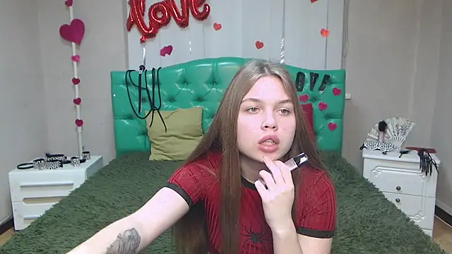 LaraPika online show from 03-18-25, 09:12