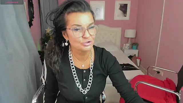 EricaAndPenelopa online show from 12-17-24, 08:54