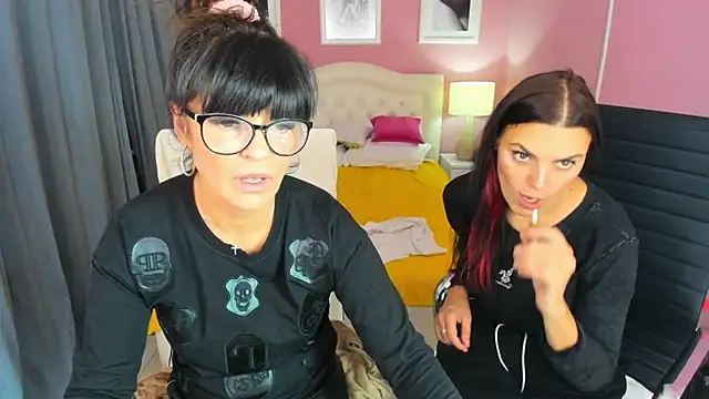 EricaAndPenelopa online show from 11-09-25, 08:13