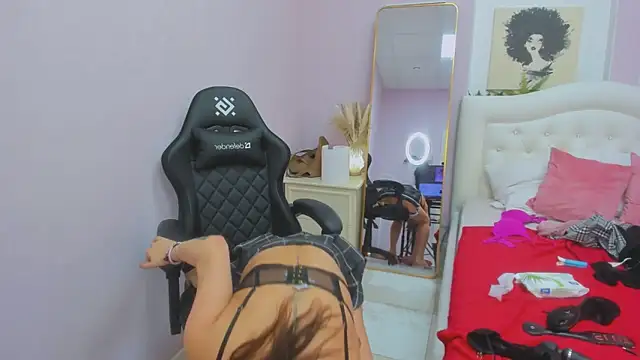 EricaAndPenelopa online show from 10-19-25, 03:09