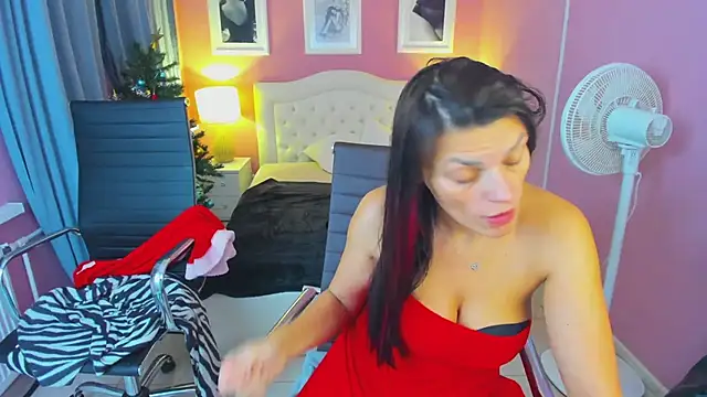 EricaAndPenelopa online show from 12-30-24, 04:53