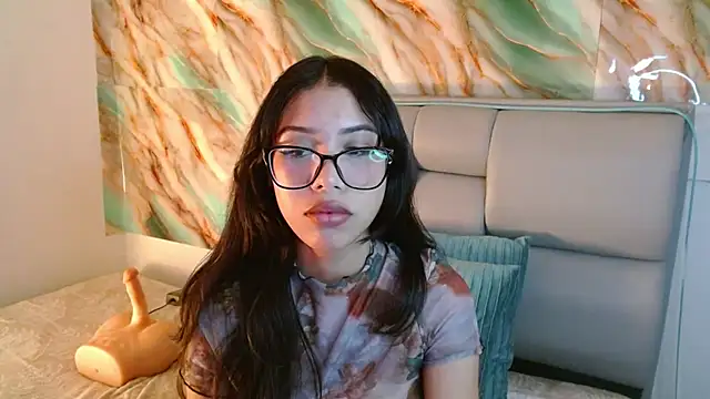 Snapshot of AmberJeong chatting on 03-01-25, 02:04 AmberJeong online show from 03-01-25, 02:04