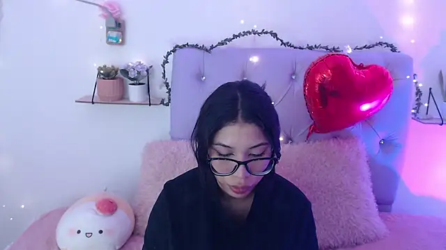 Snapshot of AmberJeong chatting on 02-07-25, 12:31 AmberJeong online show from 02-07-25, 12:31