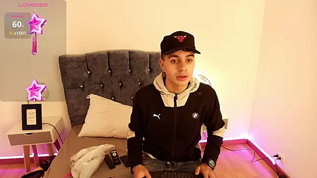 Snapshot of Amadeo_Wild chatting on 12-04-24, 01:36 Amadeo Wild online show from 12-04-24, 01:36