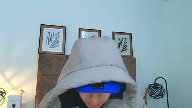 Snapshot of Amadeo_Wild chatting on 02-12-25, 03:49 Amadeo Wild online show from 02-12-25, 03:49