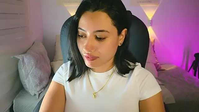 Snapshot of AlessaPears chatting on 09-28-25, 10:39 AlessaPears online show from 09-28-25, 10:39
