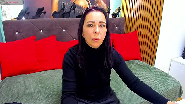 Snapshot of LauraSin chatting on 02-16-26, 07:12 LauraSin online show from 02-16-26, 07:12