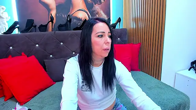 Snapshot of LauraSin chatting on 02-24-26, 04:24 LauraSin online show from 02-24-26, 04:24