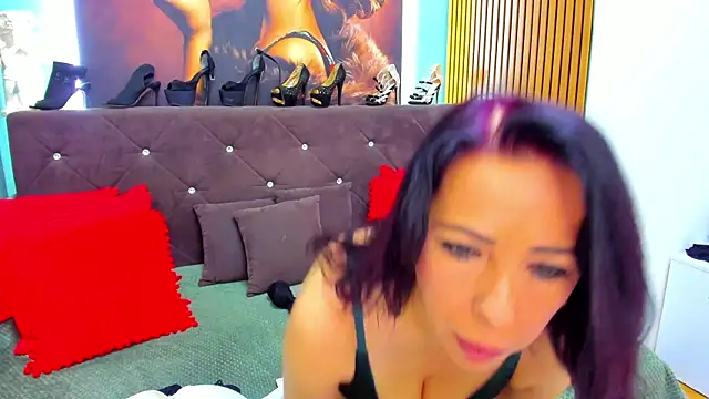LauraSin online show from 05-30-26, 03:35