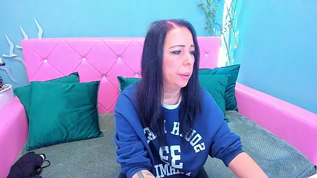 LauraSin online show from 11-26-25, 04:23