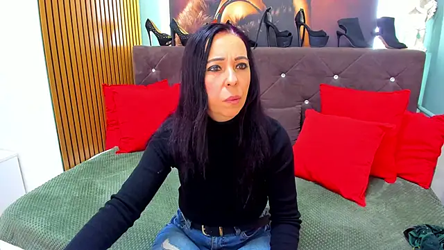 Snapshot of LauraSin chatting on 02-18-26, 07:21 LauraSin online show from 02-18-26, 07:21