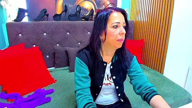 LauraSin online show from 05-14-26, 03:36