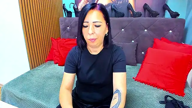 Snapshot of LauraSin chatting on 07-16-26, 03:25 LauraSin online show from 07-16-26, 03:25