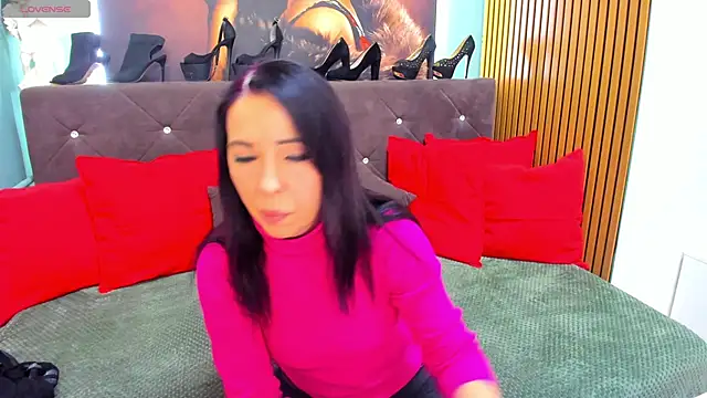 Snapshot of LauraSin chatting on 02-17-26, 07:00 LauraSin online show from 02-17-26, 07:00