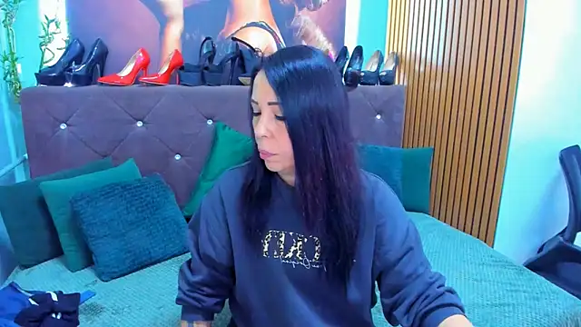 Snapshot of LauraSin chatting on 10-06-25, 03:19 LauraSin online show from 10-06-25, 03:19