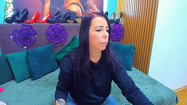 LauraSin online show from 10-30-25, 04:22