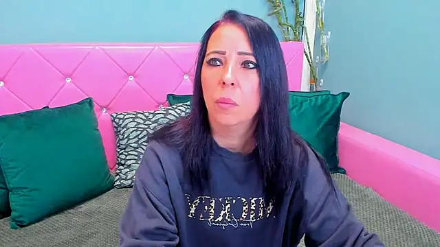 LauraSin online show from 11-13-25, 04:16