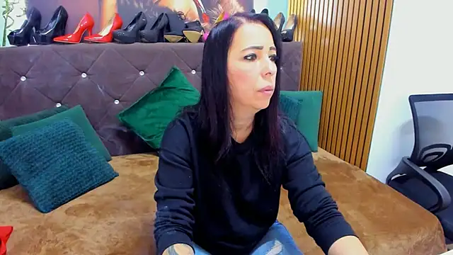 Snapshot of LauraSin chatting on 10-18-25, 03:19 LauraSin online show from 10-18-25, 03:19