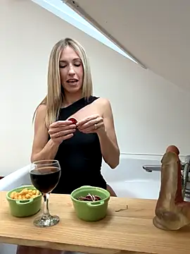 lola tentatiion online show from 10-19-25, 03:26