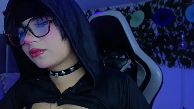 Kitty Gang online show from 05-05-26, 01:41