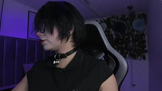 Kitty Gang online show from 05-13-26, 01:23