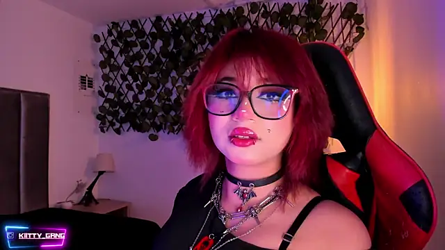 Kitty Gang online show from 09-10-25, 02:10