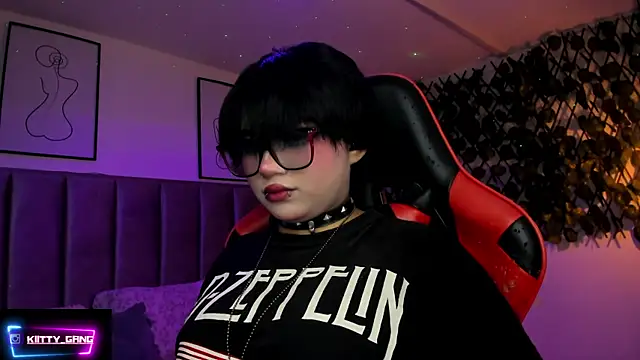 Kitty Gang online show from 02-05-26, 01:23