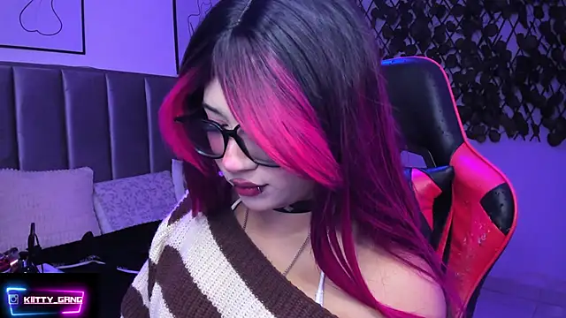 Kitty Gang online show from 02-17-26, 01:47