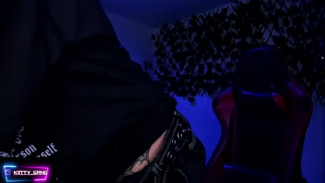 Kitty Gang online show from 11-28-25, 02:45