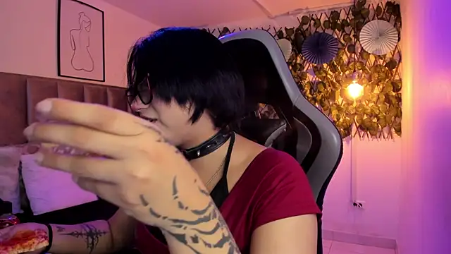 Kitty Gang online show from 04-28-26, 02:27