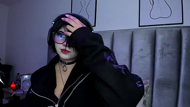 Kitty Gang online show from 06-25-26, 05:12